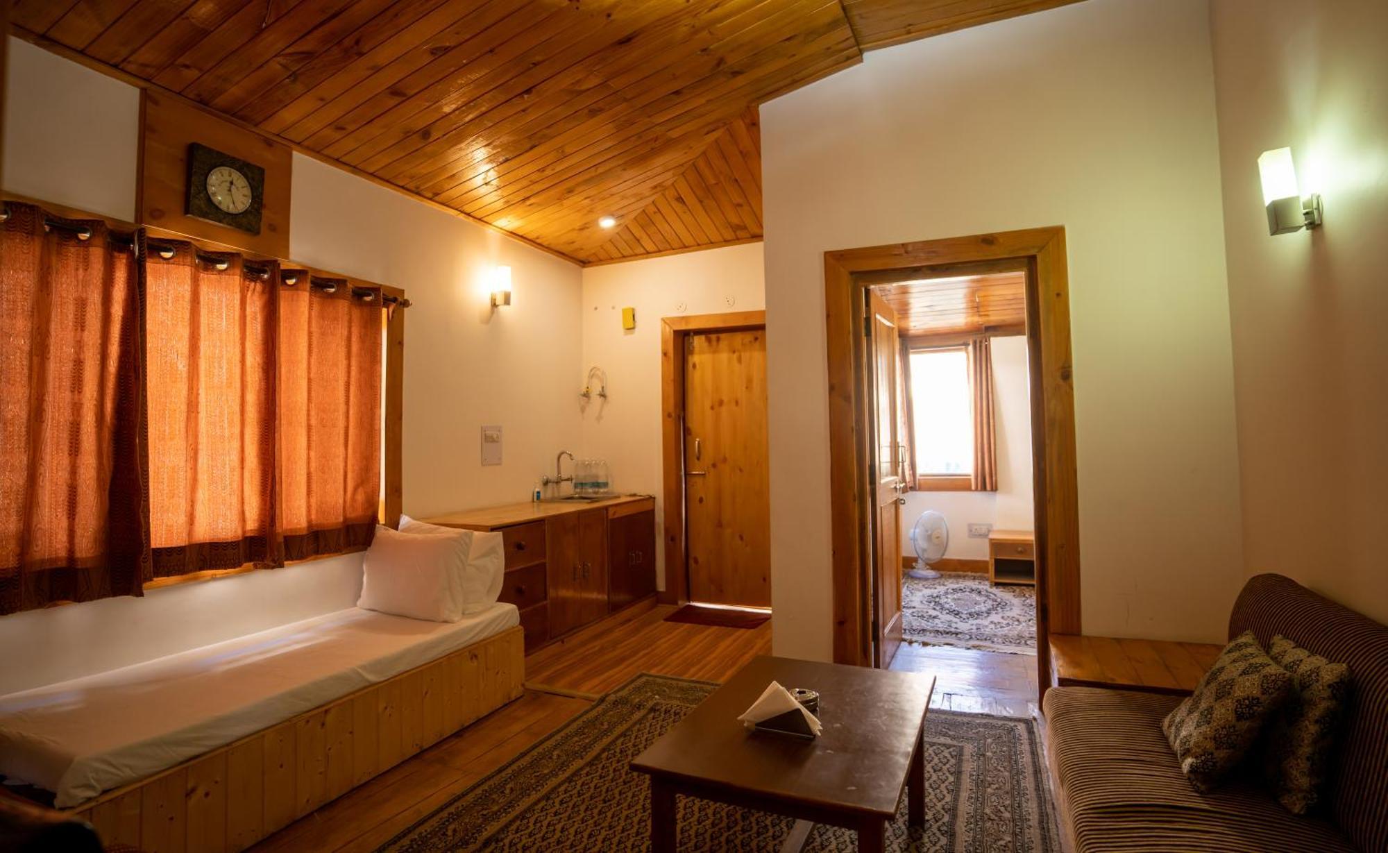 The Conifer Hotel Manali  Bagian luar foto