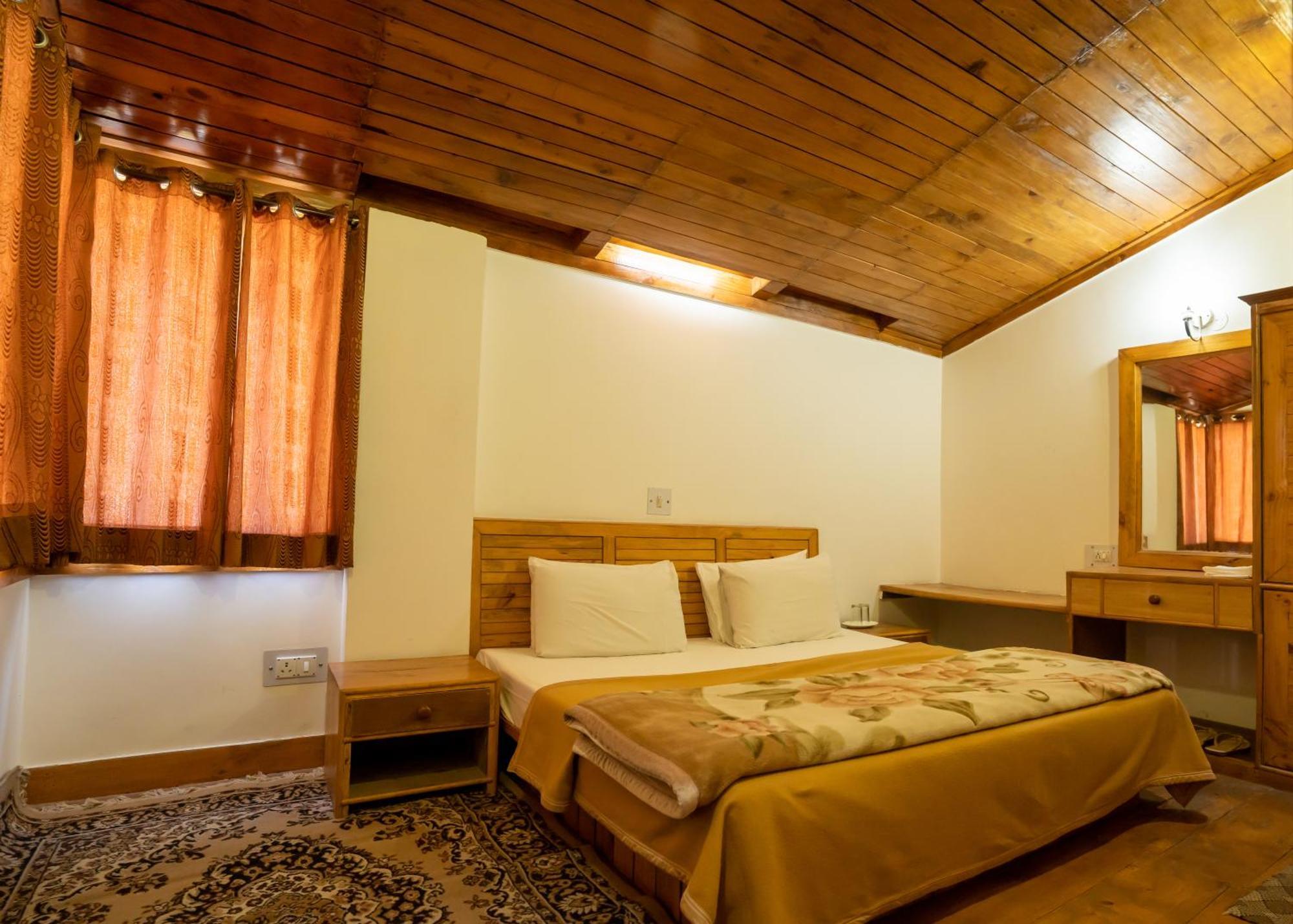 The Conifer Hotel Manali  Bagian luar foto