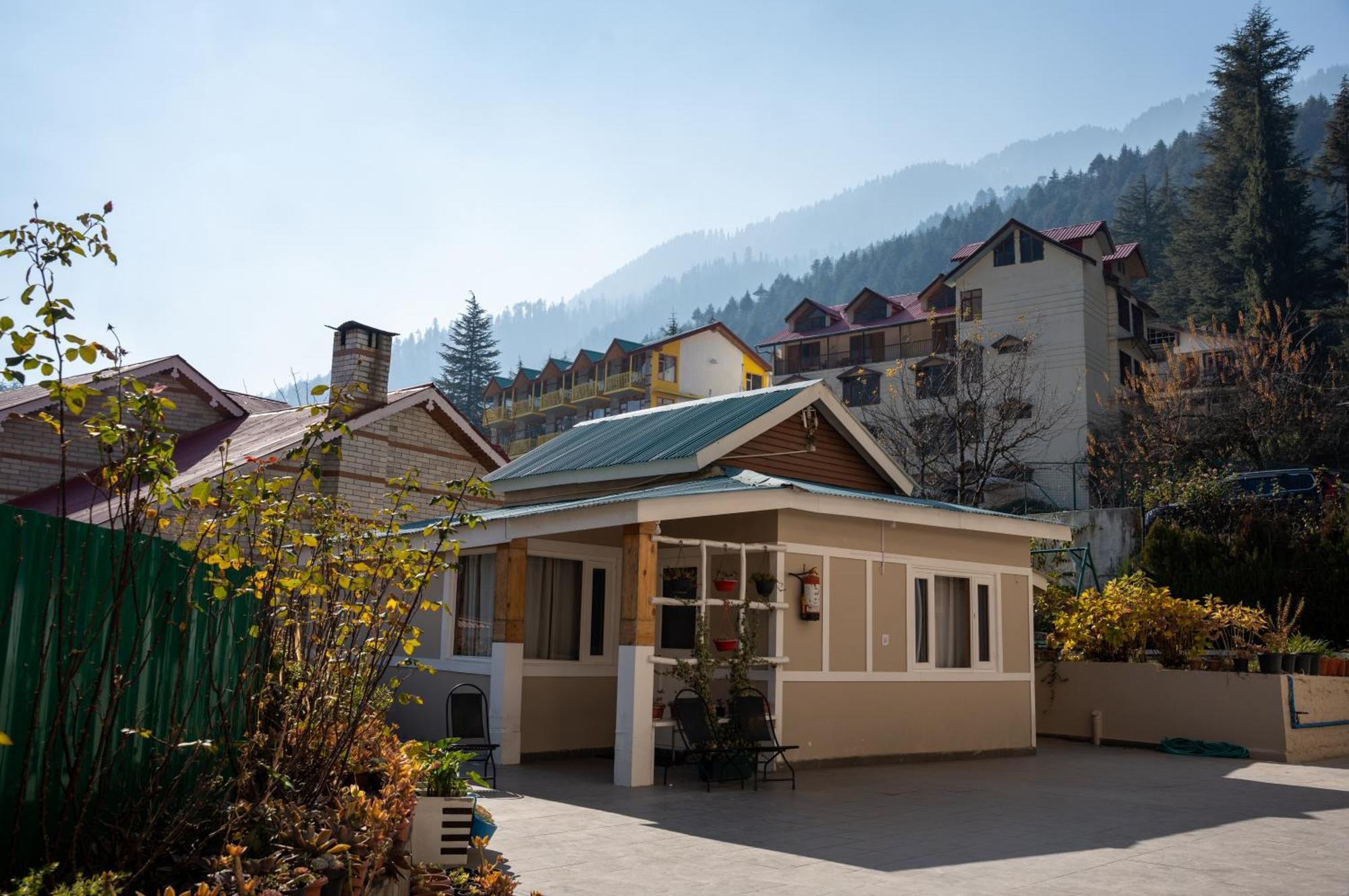 The Conifer Hotel Manali  Bagian luar foto