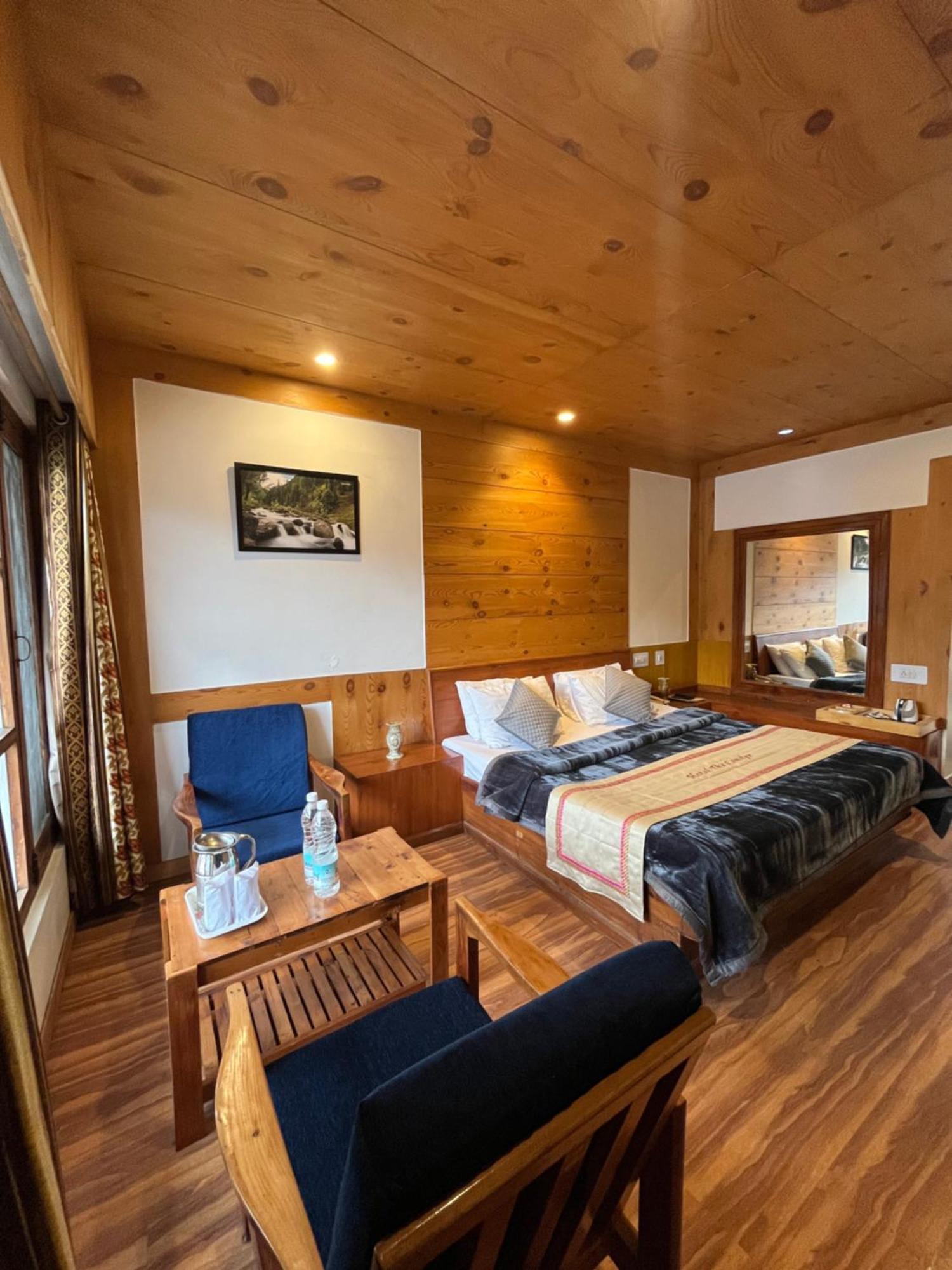 The Conifer Hotel Manali  Bagian luar foto