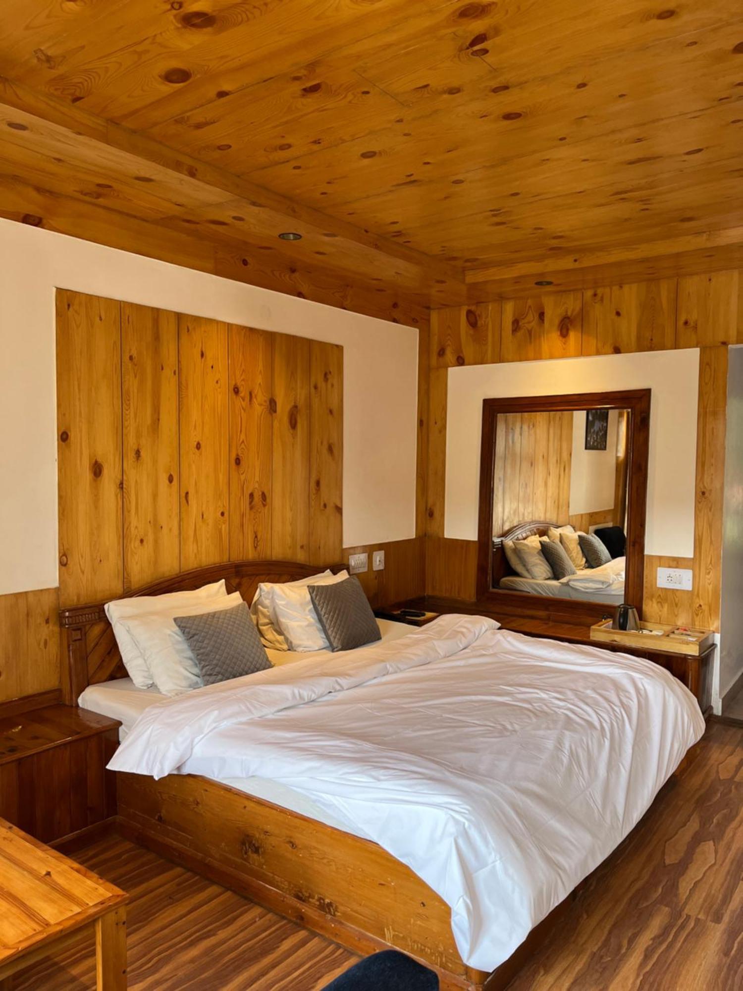 The Conifer Hotel Manali  Bagian luar foto