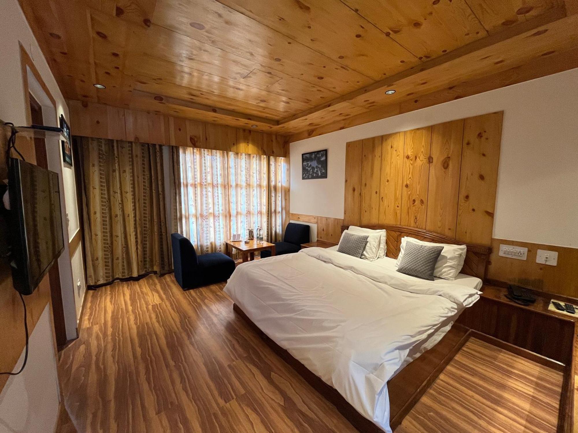 The Conifer Hotel Manali  Bagian luar foto