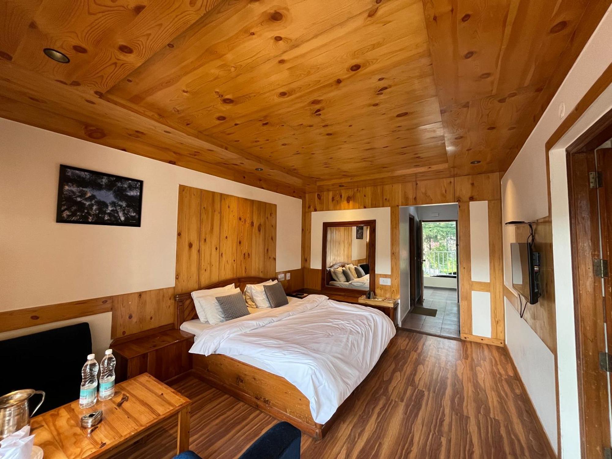 The Conifer Hotel Manali  Bagian luar foto